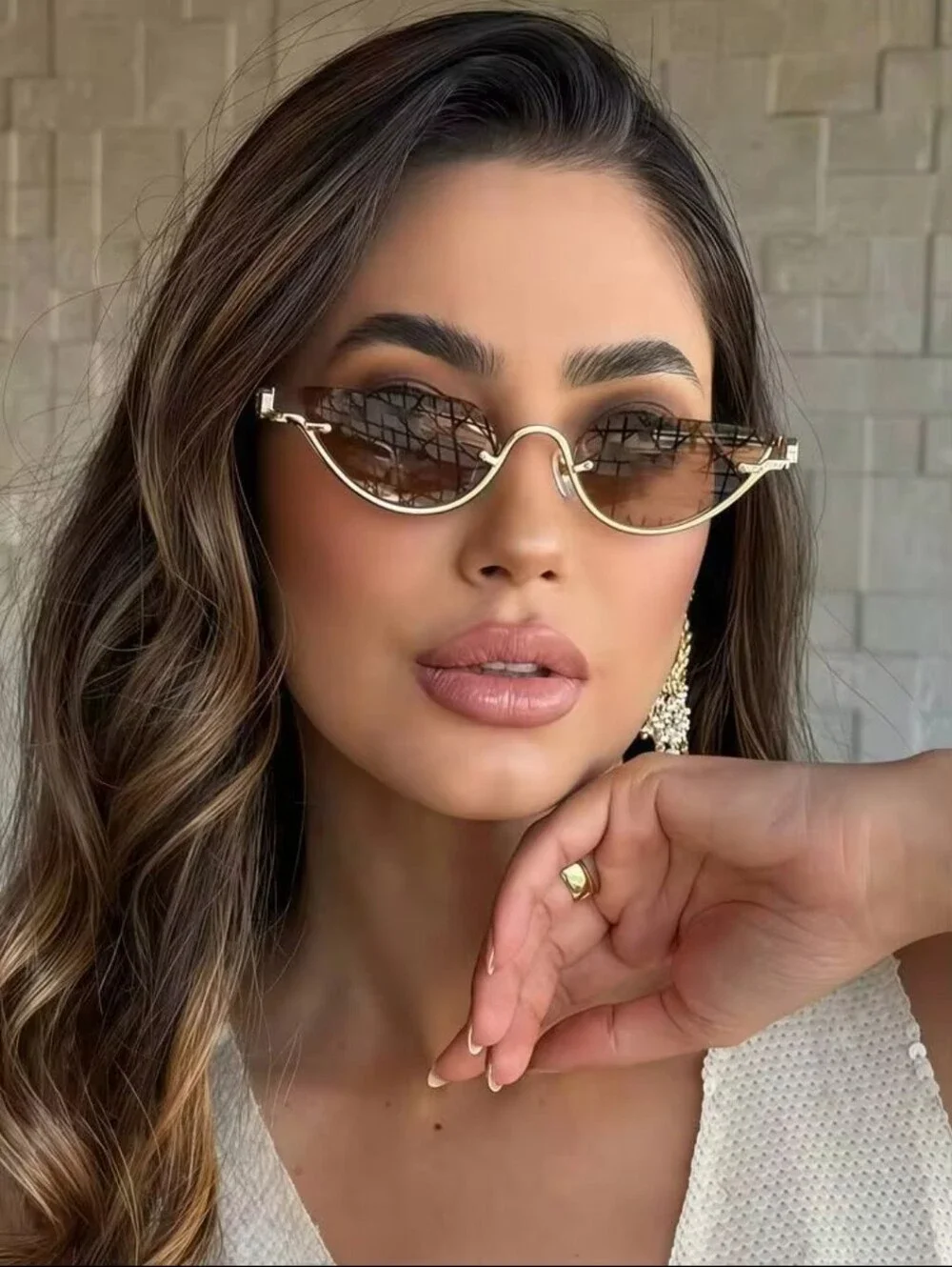 Gold Frame Sunglasses with Brown Lenses - Sleek Cat-Eye Style